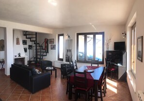 Interior - "Villa in nature" (Alcamo)
