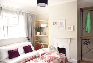 3 habitaciones, tabla de planchar con plancha, wifi y ropa de cama 