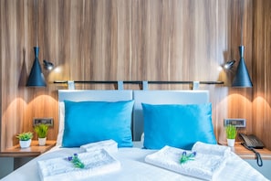 Quarto casal standard | Frigobar, cofres nos quartos, escrivaninha, cortinas blackout