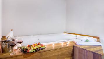 Chambre Deluxe | Minibar, coffres-forts dans les chambres, bureau, rideaux occultants