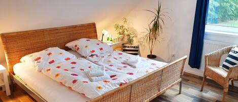 2 bedrooms, iron/ironing board, travel cot, free WiFi