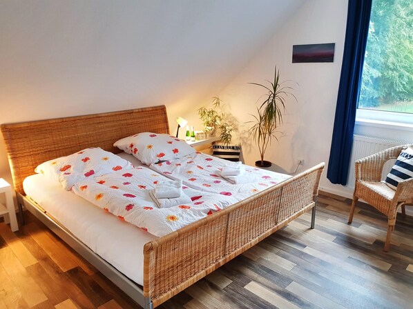 2 bedrooms, iron/ironing board, travel cot, free WiFi
