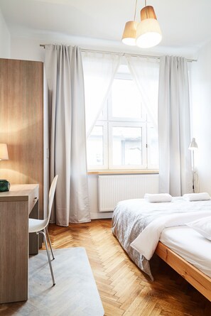 Comfort Apartment, Balcony (11/11) | 3 bedrooms, desk, laptop workspace, iron/ironing board - Modern Apartments (Kraków)