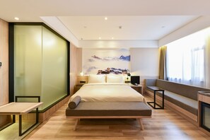 Chambre simple supérieure | Bureau, système d’insonorisation, fer et planche à repasser