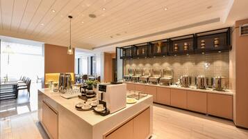 每日供應自助早餐 (每人 CNY48)