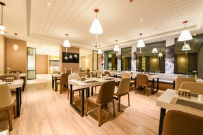 Päivittäinen buffetaamiainen maksusta