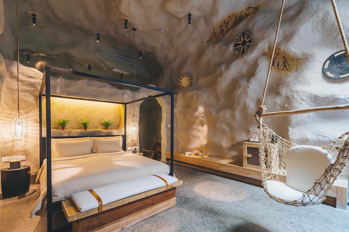 in-room safe, free wifi, bed sheets