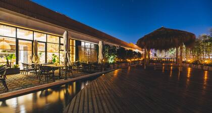 Atour Hotel High Speed Railway Station Maoming