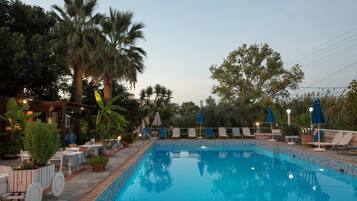 Seasonal outdoor pool, pool umbrellas