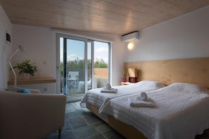 Toetasjesleilighet, 2 soverom | Safe på rommet, strykejern/-brett, wi-fi (inkludert) og sengetøy