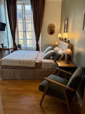 Superior Double Room | Individually decorated, individually furnished, blackout curtains - Hôtel de la Sologne (Beaugency)
