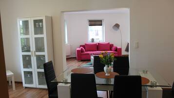 Apartment | Essbereich im Zimmer
