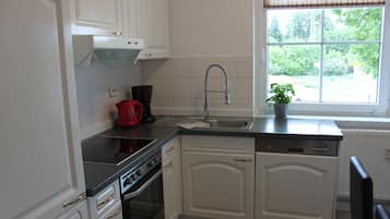 Apartment | Eigene Küche | Ofen, Kochgeschirr/Geschirr/Besteck