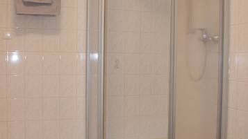 Apartment | Dusche im Bad