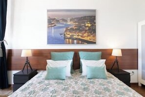 4 bedrooms, iron/ironing board, WiFi, bed sheets - 3 Cozy Flats w/Netflix | Ace Location by Host Wise (Porto)
