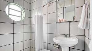 Double Room | Bathroom - Hotel Royal (São Sebastião)