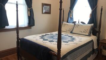 3 bedrooms, desk, iron/ironing board, travel crib