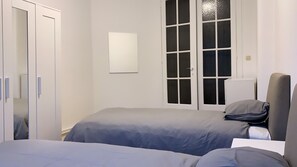 Lägenhet | 1 sovrum, individuell inredning, unika möbler och skrivbord