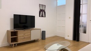 Lägenhet | Vardagsrum | Platt-tv