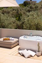 Apartment, 2 Bedrooms, Hot Tub, Annex Building | Jetted tub