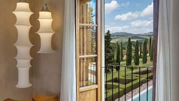 Double Room | In-room safe, free WiFi, bed sheets