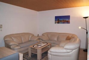 Apartment (Manja) | Wohnbereich | LED-Fernseher