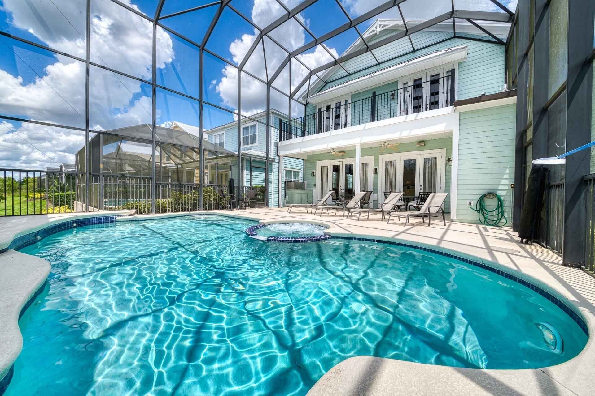 Sun Filled Home with Screened in Pool in Reunion