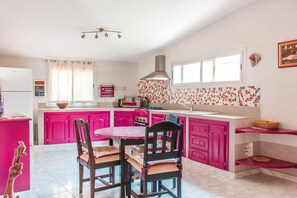 Tägliches inbegriffenes einheimisches Frühstück