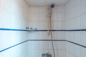 Villa, 1 lit double et 1 canapé-lit | Douche de la salle de bain