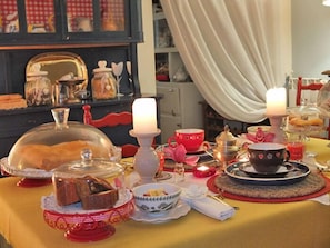 Tägliches inbegriffenes einheimisches Frühstück