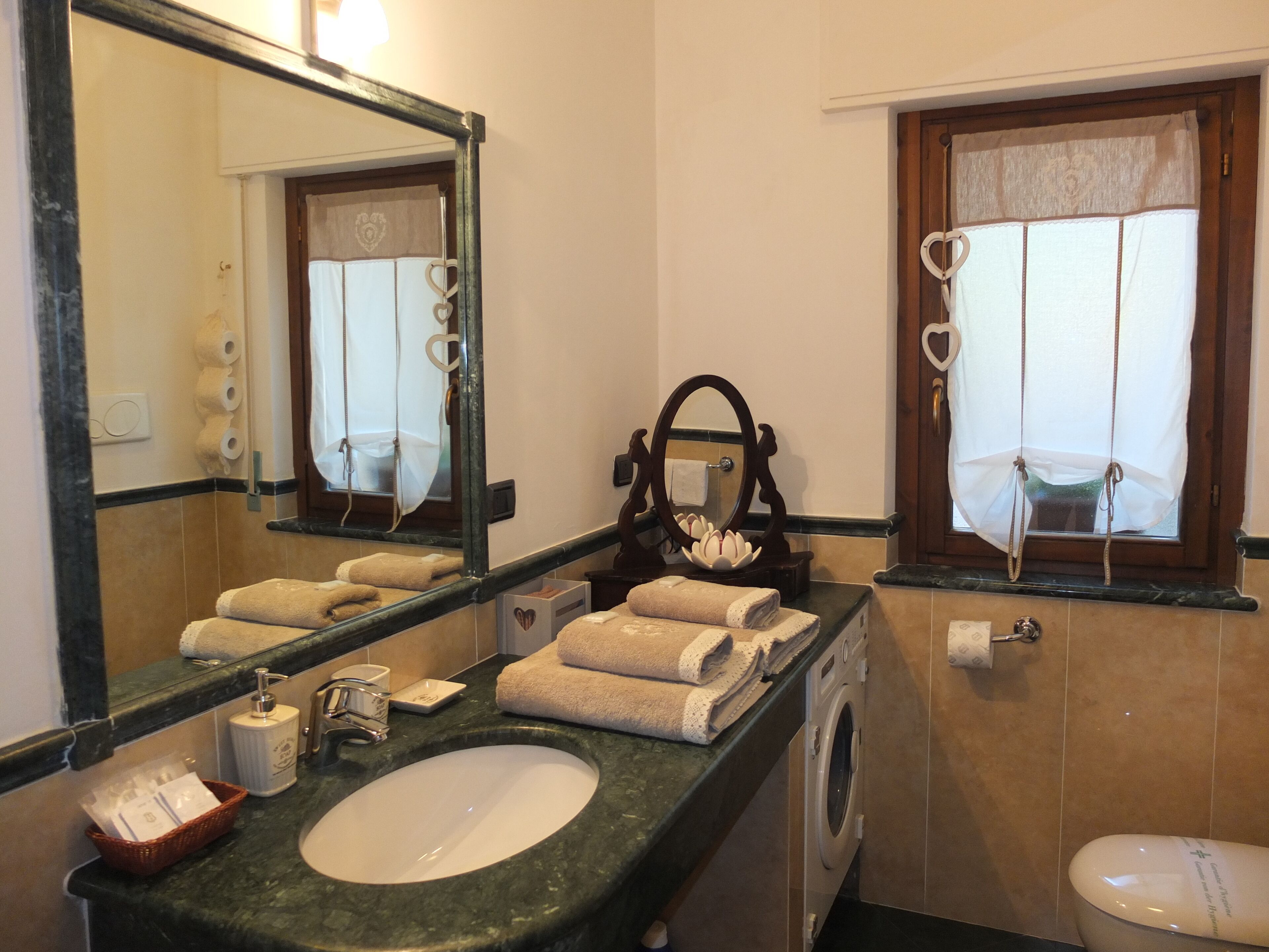 Doppia Basic (Shabby Chic) | Bagno | Doccia, soffione a pioggia, set di cortesia gratuito, bidet