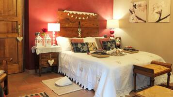 Comfort-Zimmer (Country Chic) | Individuell dekoriert, Schreibtisch, Verdunkelungsvorhänge