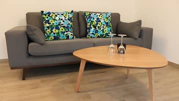 Apartment | Living room | Flat-screen TV