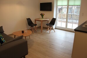 Apartment | Living area | Flat-screen TV - Ferienwohnung Remise (Lübbenau/Spreewald)