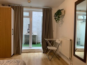 Three-Bedroom Apartment | Bed sheets - Keysan House 1 (London)