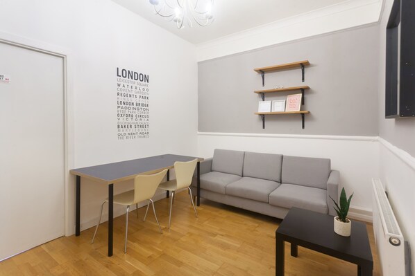 Three-Bedroom Apartment | Living room - Keysan House 1 (London)