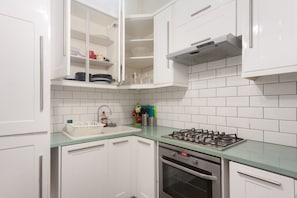Shared fridge, microwave, cookware/dishes/utensils - Keysan House 1 (London)