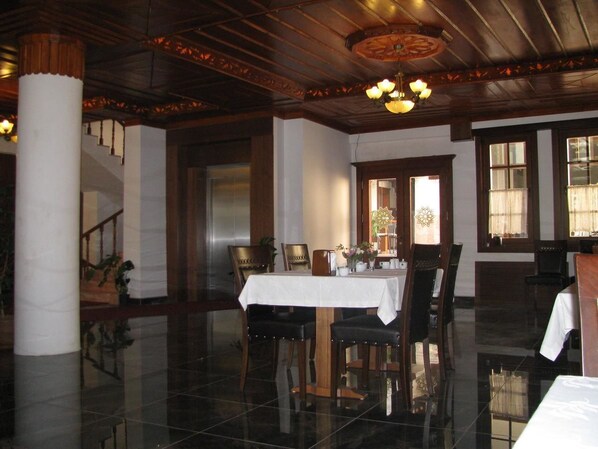 Free daily buffet breakfast - Simre Otel (Amasya)