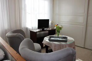 Room | Living room | Flat-screen TV - Ferienzimmer Täubchen (Lübbenau/Spreewald)