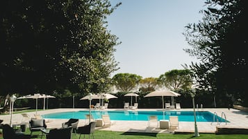 Seasonal outdoor pool, sun loungers