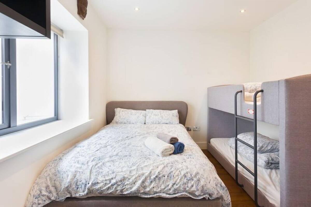 Casa | Ferros/tábuas de passar roupa, Wi-Fi de cortesia, roupa de cama