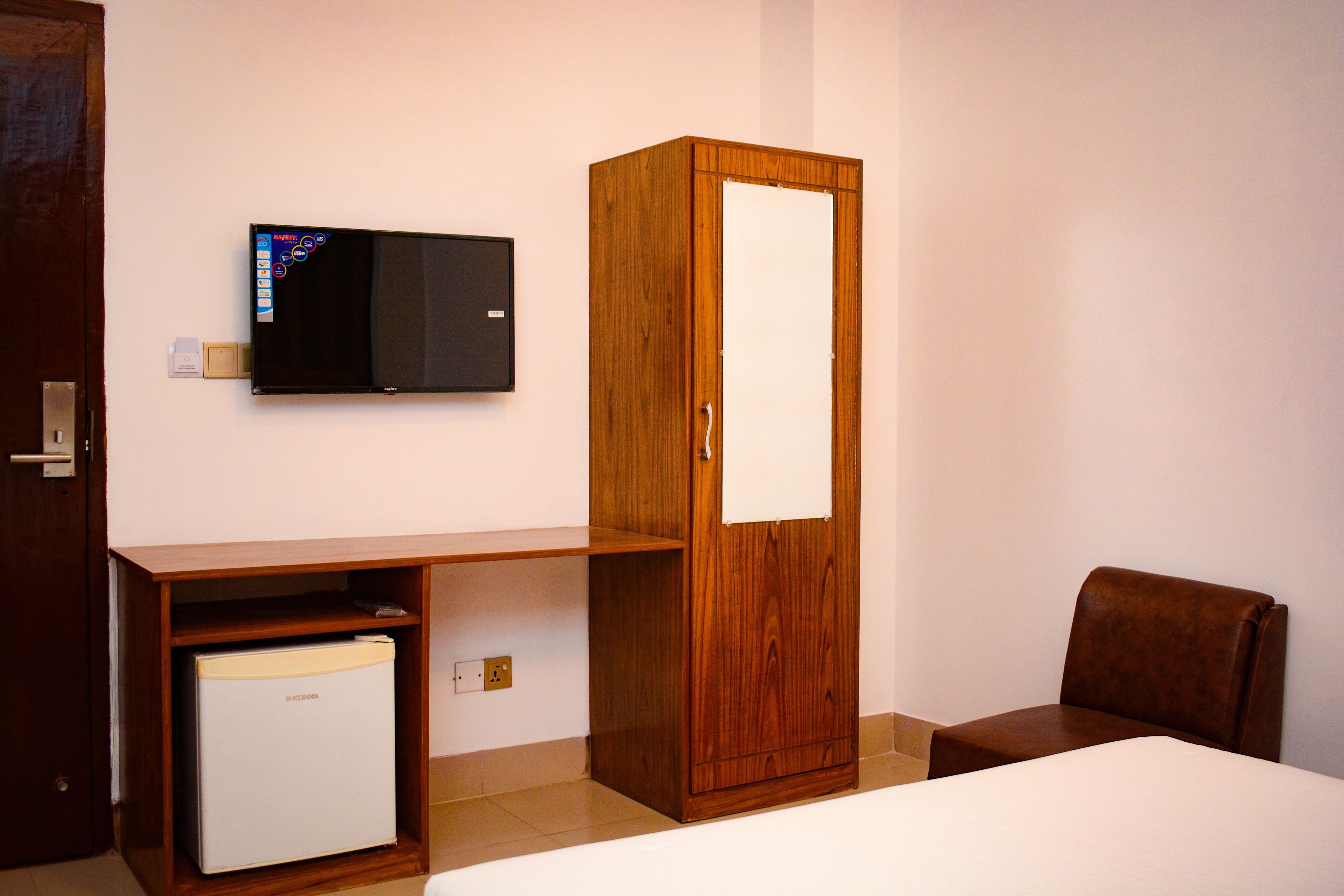 hypo-allergenic bedding, pillow-top beds, minibar, soundproofing