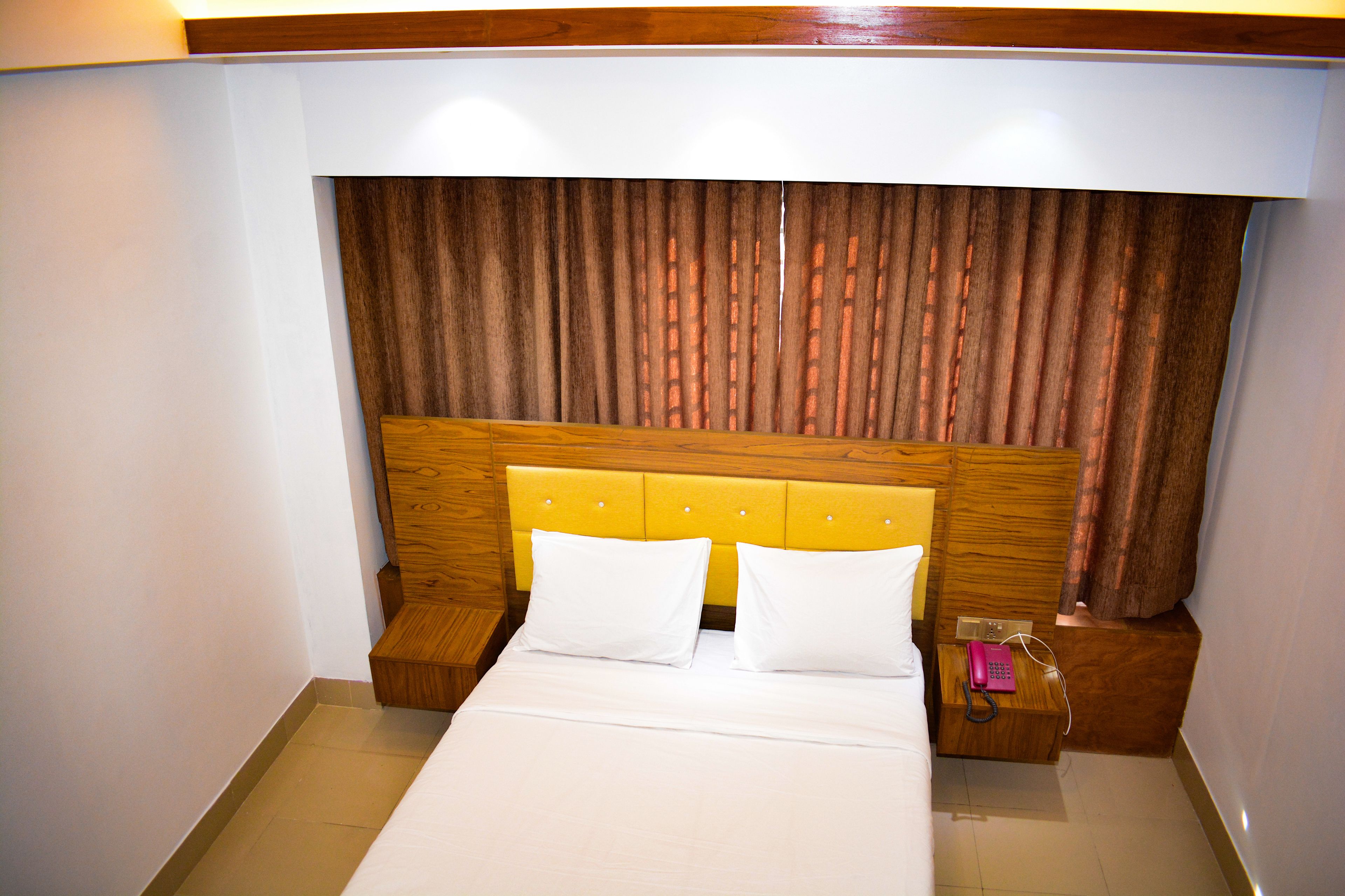 hypo-allergenic bedding, pillow-top beds, minibar, soundproofing