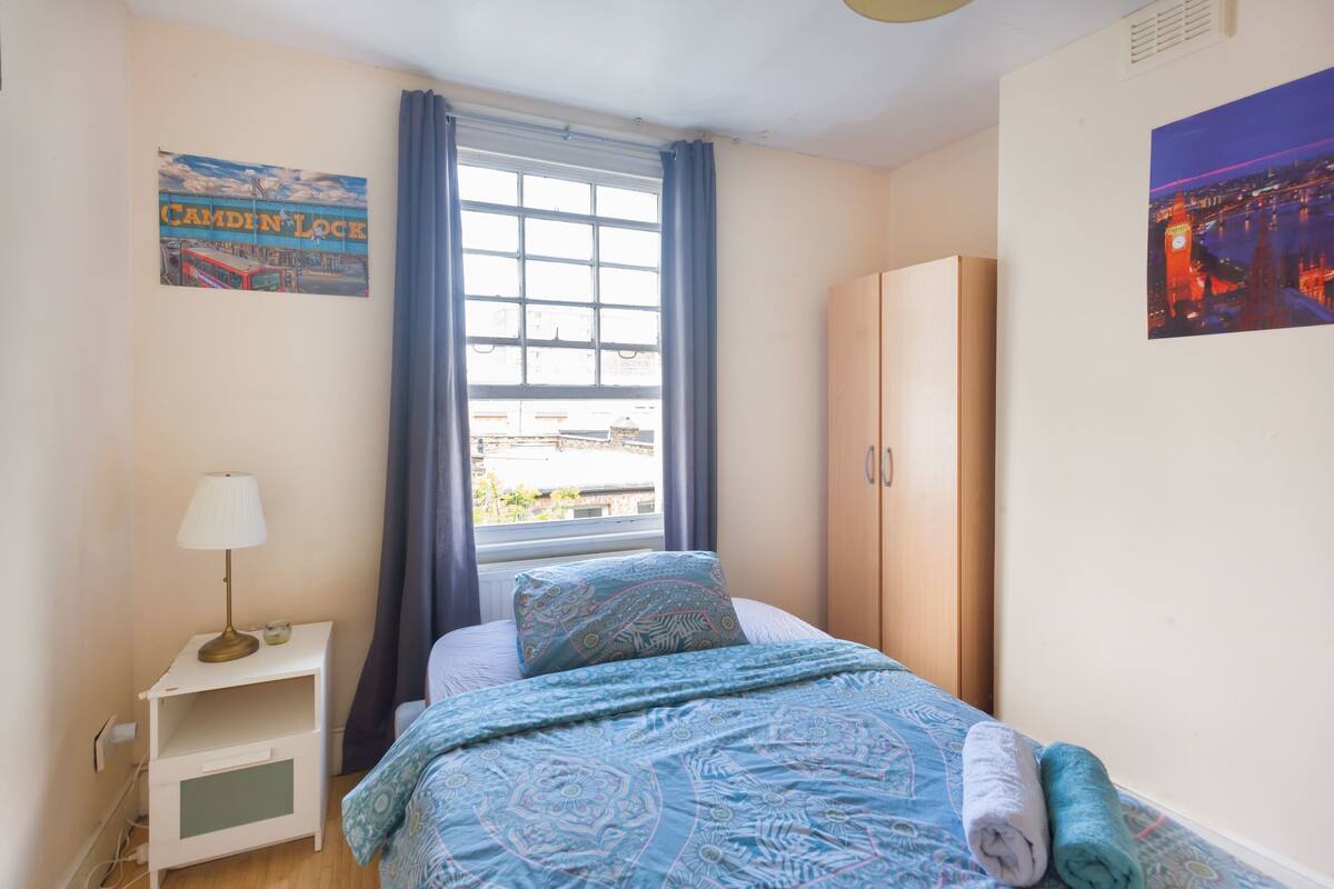 Double Room with Shared Bathroom- Room 2