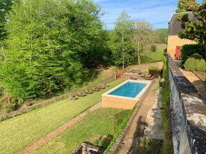 Outdoor pool, a heated pool - Castle perched 25m above the river, swimming pool & park, stove option (Thonac)