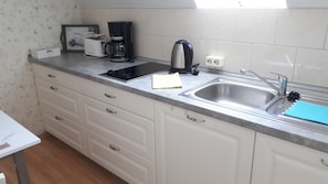 Appartement (Amsel) | Cuisine privée | Réfrigérateur grande capacité avec congélateur, surface de cuisson