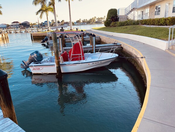 Marina - WATERFRONT COMPLEX-SLEEPS 4. WALK TO<br>AREA RESTAURANTS AND SHOPS. (Marco Island)
