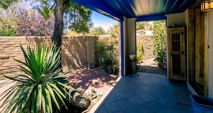El "Adobe Sage", una casa de vacaciones de Knob Hill con bañera de hidromasaje