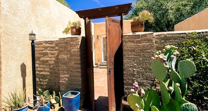 Special 50% off-Knobhill/UNM 2BR Hottub Retreat