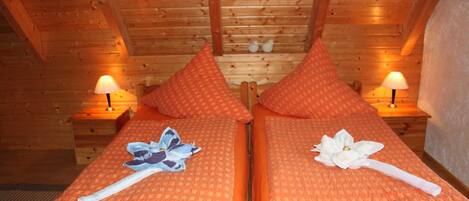 House | 2 bedrooms, individually decorated, individually furnished